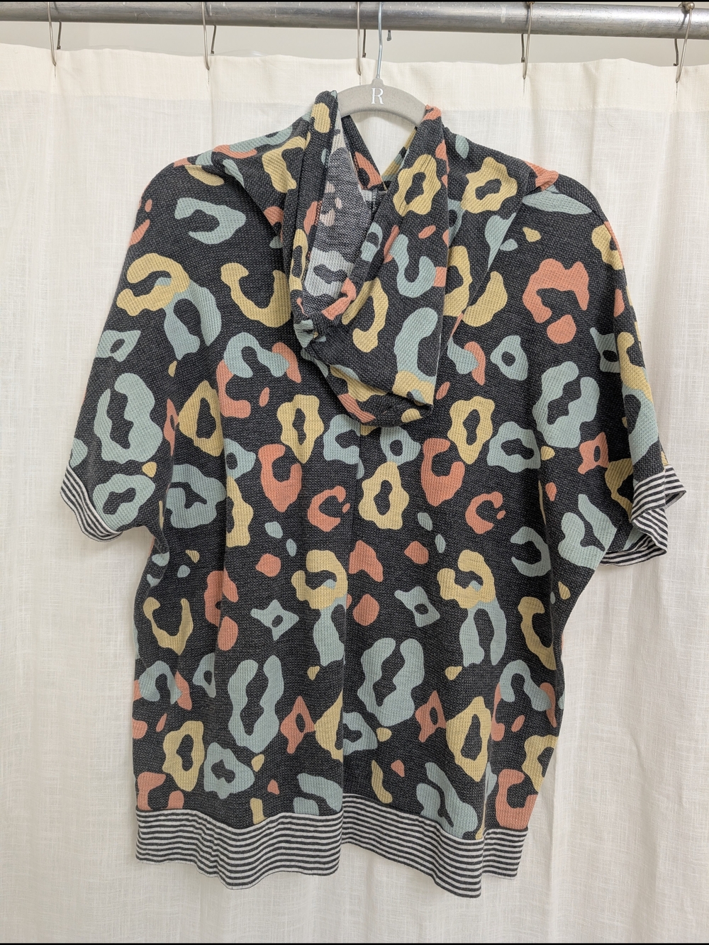 Boutique Leopard Print Hooded Top Large Oversized Short Sleeve Hoodie - Picture 3 of 4